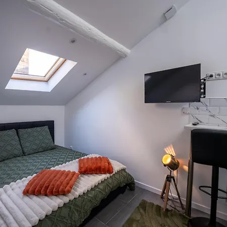 Le Petit Pierre A 5 Min De La Gare Insolites *